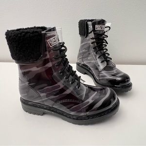 Kenneth Cole Reaction Rain Boots Dark Gray Camo Cozy Lace-Up  - Women’s Size 7